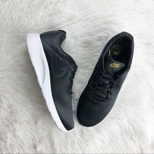 nike tanjun leather